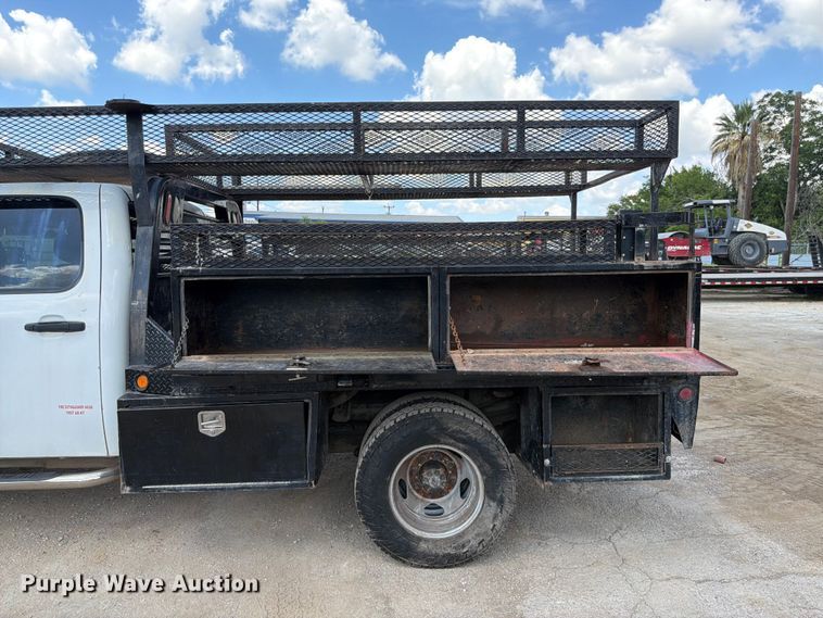 image for item ED5296 2014 Chevrolet Silverado 3500HD Crew Cab flatbed pickup truck