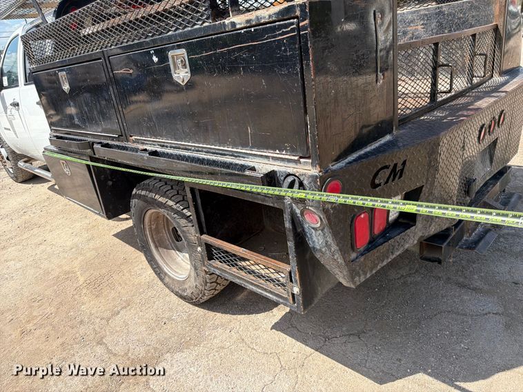 image for item ED5296 2014 Chevrolet Silverado 3500HD Crew Cab flatbed pickup truck