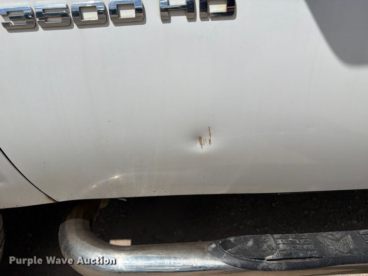 image for item ED5296 2014 Chevrolet Silverado 3500HD Crew Cab flatbed pickup truck