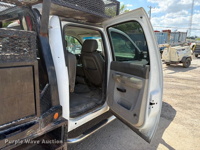 image for item ED5296 2014 Chevrolet Silverado 3500HD Crew Cab flatbed pickup truck