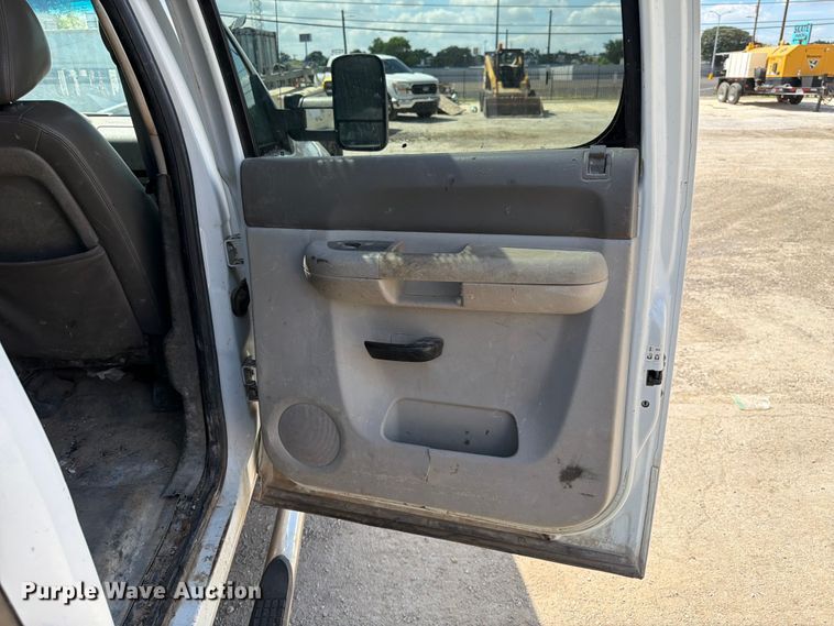 image for item ED5296 2014 Chevrolet Silverado 3500HD Crew Cab flatbed pickup truck