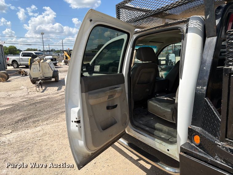 image for item ED5296 2014 Chevrolet Silverado 3500HD Crew Cab flatbed pickup truck