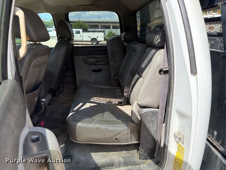 image for item ED5296 2014 Chevrolet Silverado 3500HD Crew Cab flatbed pickup truck