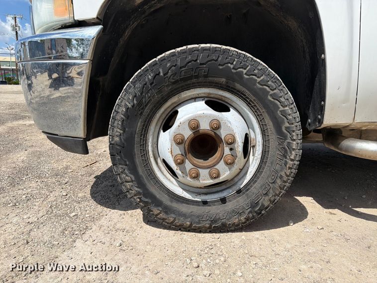 image for item ED5296 2014 Chevrolet Silverado 3500HD Crew Cab flatbed pickup truck
