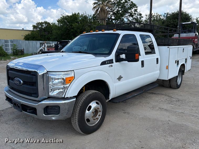 2015 Ford F350 Super Duty Crew Cab utility bed pickup truck