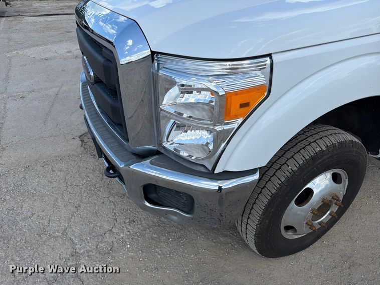 image for item ED5297 2015 Ford F350 Super Duty Crew Cab utility bed pickup truck