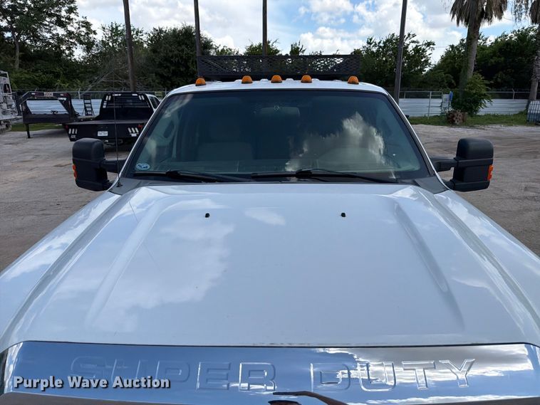 image for item ED5297 2015 Ford F350 Super Duty Crew Cab utility bed pickup truck