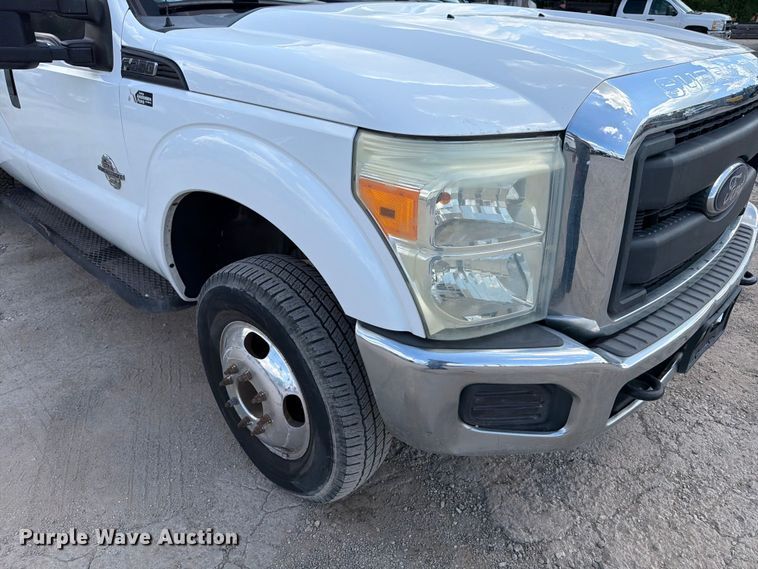 image for item ED5297 2015 Ford F350 Super Duty Crew Cab utility bed pickup truck