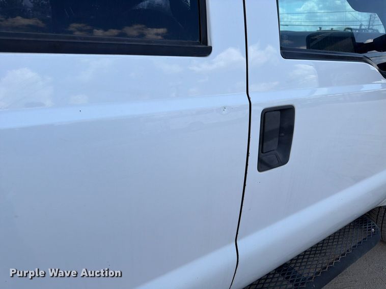 image for item ED5297 2015 Ford F350 Super Duty Crew Cab utility bed pickup truck