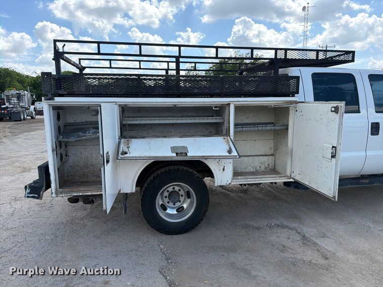 image for item ED5297 2015 Ford F350 Super Duty Crew Cab utility bed pickup truck