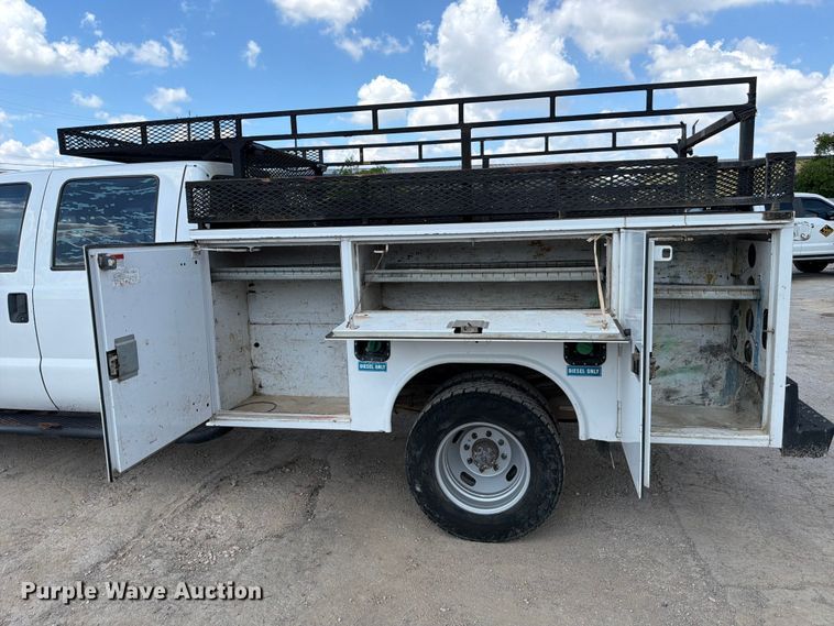 image for item ED5297 2015 Ford F350 Super Duty Crew Cab utility bed pickup truck