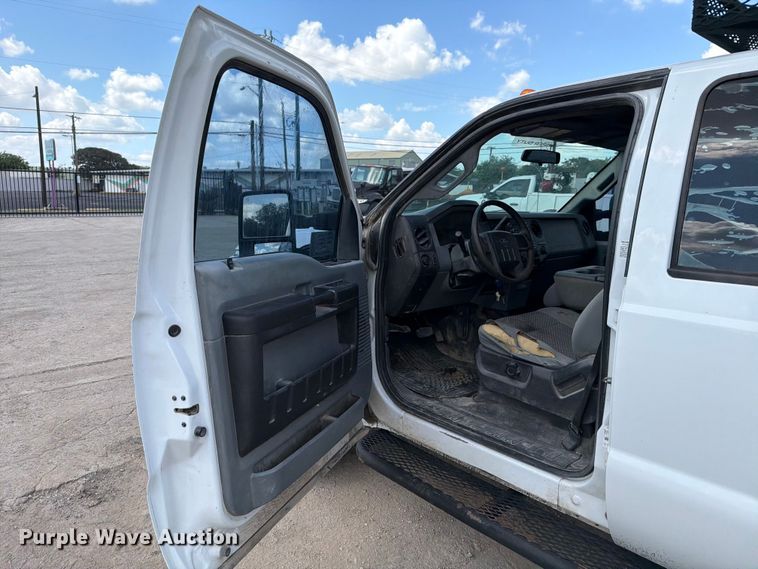 image for item ED5297 2015 Ford F350 Super Duty Crew Cab utility bed pickup truck