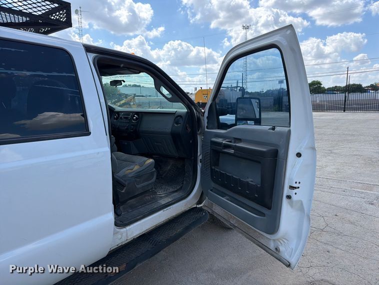 image for item ED5297 2015 Ford F350 Super Duty Crew Cab utility bed pickup truck