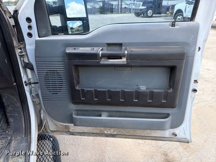 image for item ED5297 2015 Ford F350 Super Duty Crew Cab utility bed pickup truck