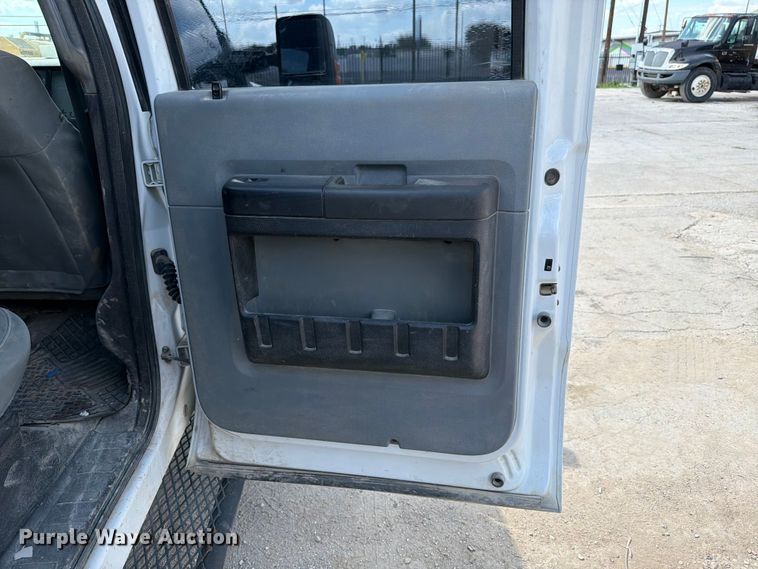 image for item ED5297 2015 Ford F350 Super Duty Crew Cab utility bed pickup truck