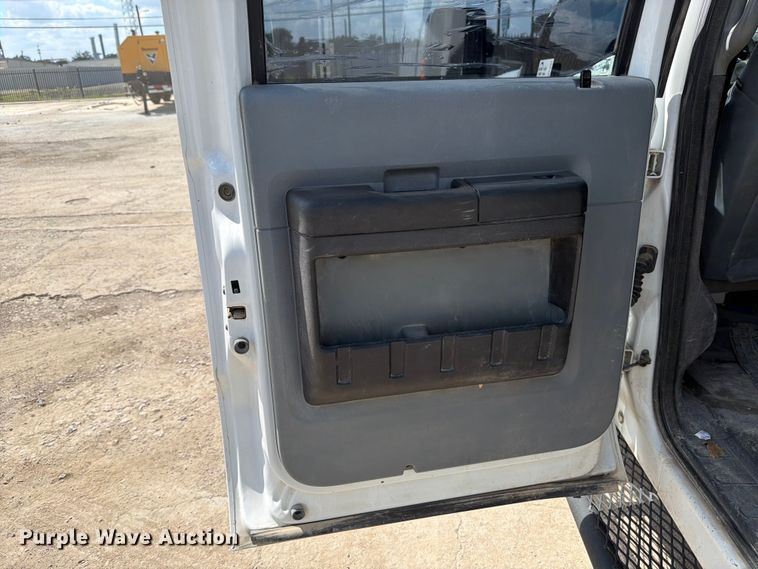 image for item ED5297 2015 Ford F350 Super Duty Crew Cab utility bed pickup truck
