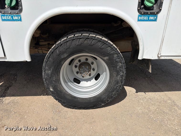 image for item ED5297 2015 Ford F350 Super Duty Crew Cab utility bed pickup truck