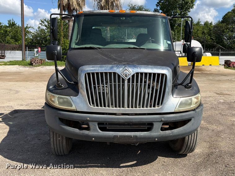 image for item ED5301 2005 International 4300 flatbed truck