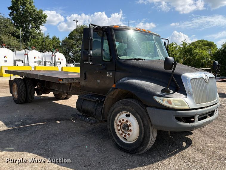 image for item ED5301 2005 International 4300 flatbed truck