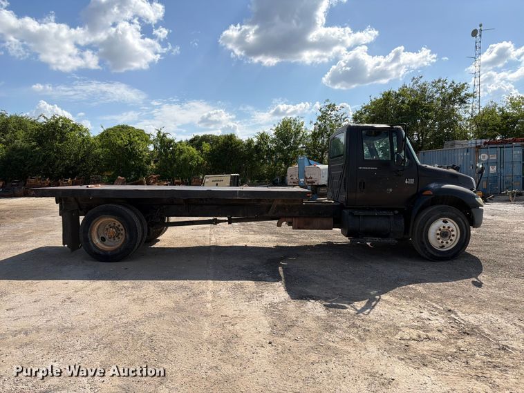 image for item ED5301 2005 International 4300 flatbed truck