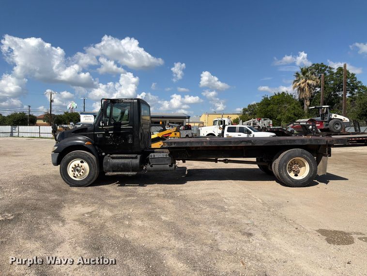 image for item ED5301 2005 International 4300 flatbed truck