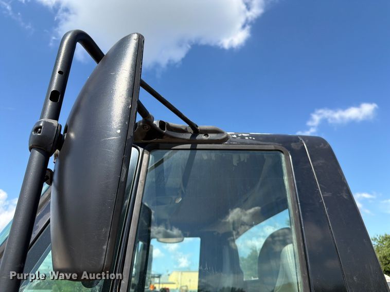 image for item ED5301 2005 International 4300 flatbed truck