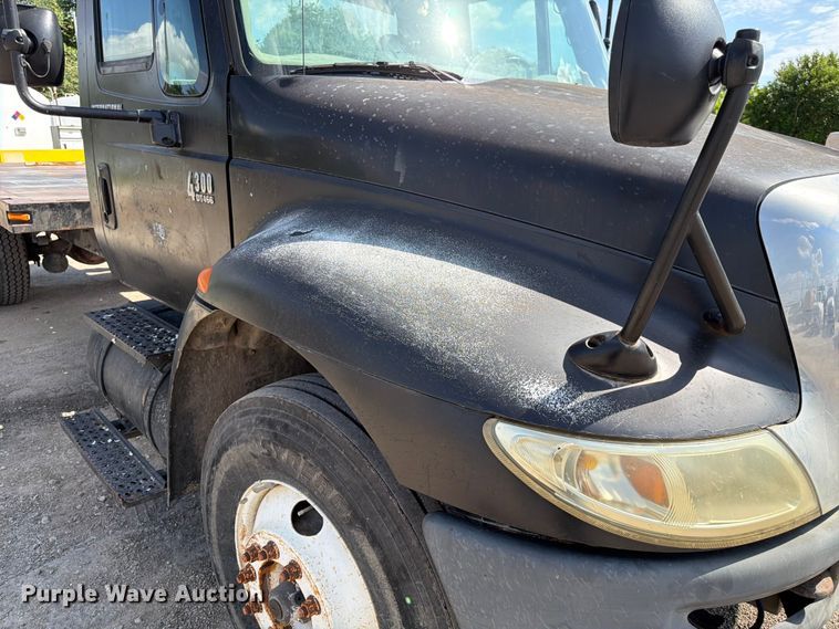 image for item ED5301 2005 International 4300 flatbed truck