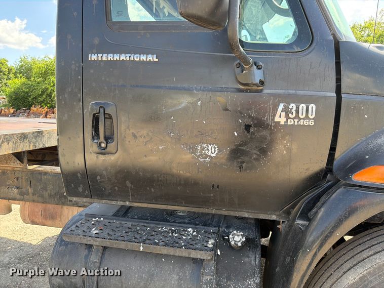 image for item ED5301 2005 International 4300 flatbed truck