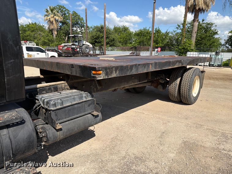 image for item ED5301 2005 International 4300 flatbed truck