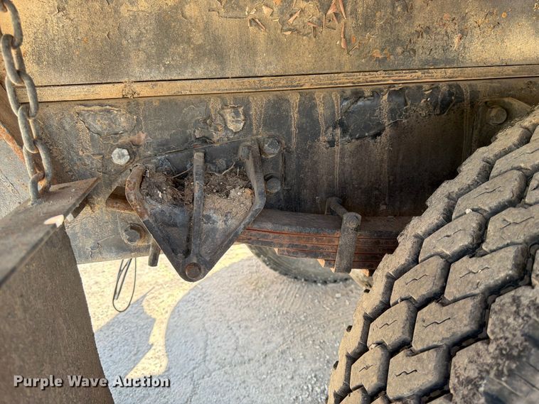 image for item ED5301 2005 International 4300 flatbed truck