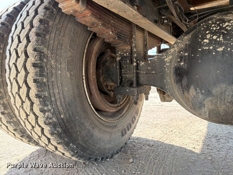 image for item ED5301 2005 International 4300 flatbed truck