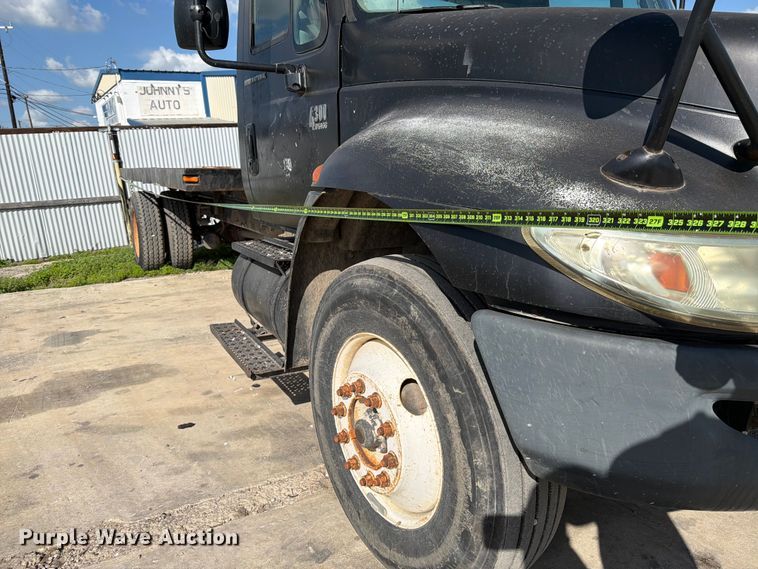 image for item ED5301 2005 International 4300 flatbed truck