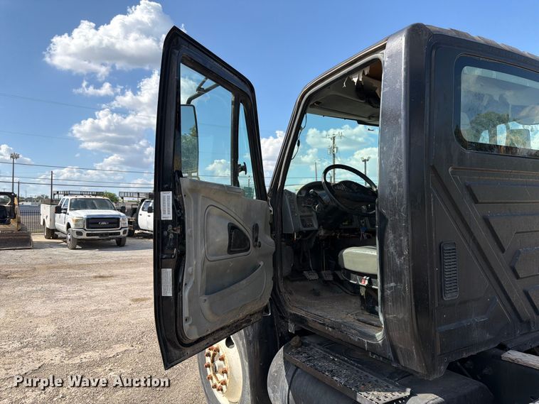 image for item ED5301 2005 International 4300 flatbed truck