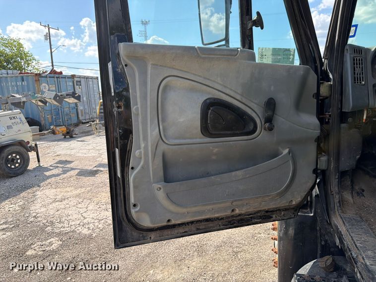 image for item ED5301 2005 International 4300 flatbed truck