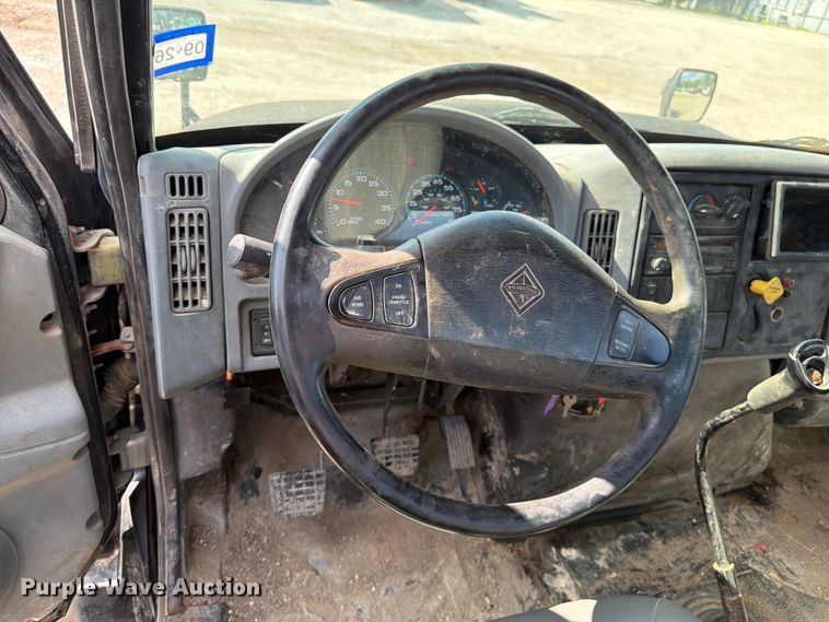 image for item ED5301 2005 International 4300 flatbed truck