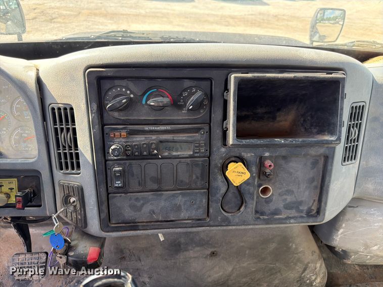 image for item ED5301 2005 International 4300 flatbed truck