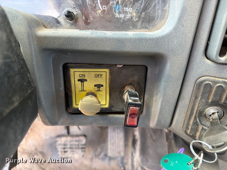 image for item ED5301 2005 International 4300 flatbed truck