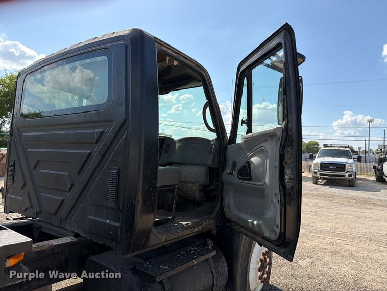 image for item ED5301 2005 International 4300 flatbed truck