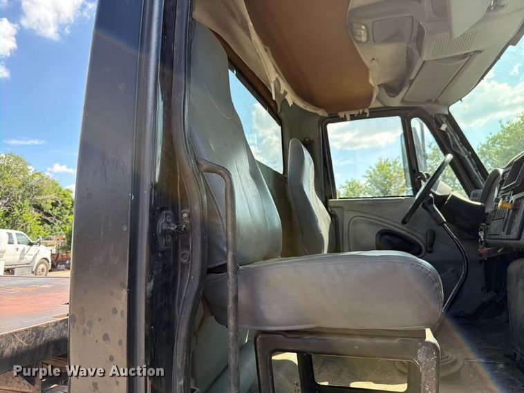 image for item ED5301 2005 International 4300 flatbed truck