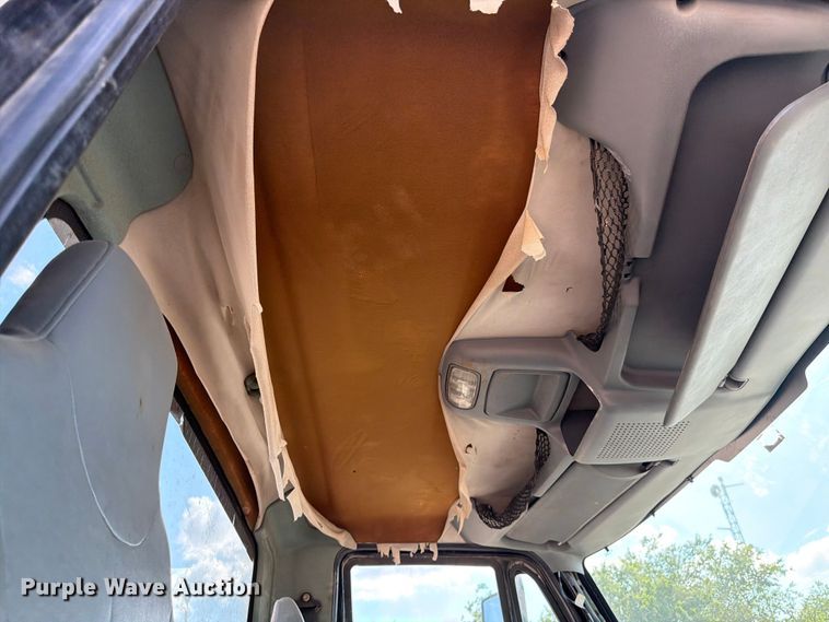 image for item ED5301 2005 International 4300 flatbed truck