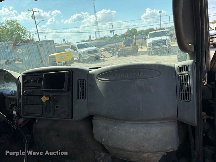 image for item ED5301 2005 International 4300 flatbed truck