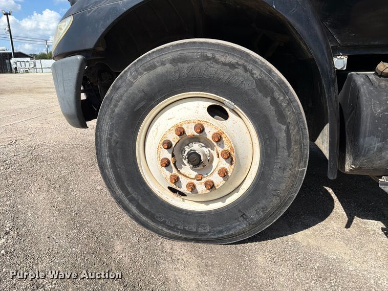 image for item ED5301 2005 International 4300 flatbed truck