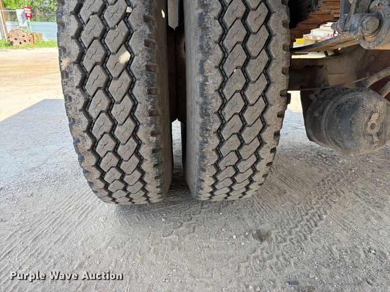 image for item ED5301 2005 International 4300 flatbed truck