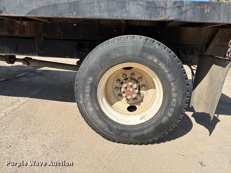 image for item ED5301 2005 International 4300 flatbed truck