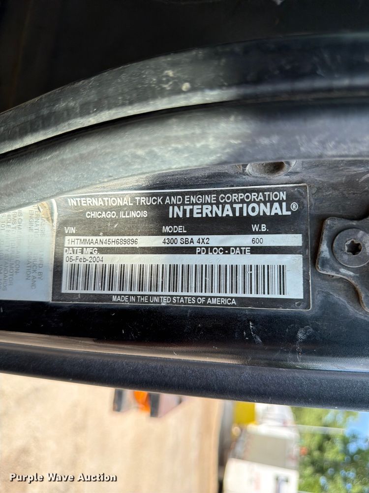 image for item ED5301 2005 International 4300 flatbed truck