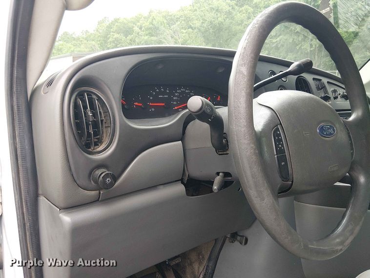 image for item EE1479 2007 Ford E350 van
