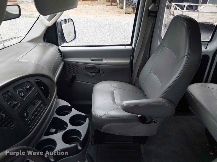 image for item EE1479 2007 Ford E350 van