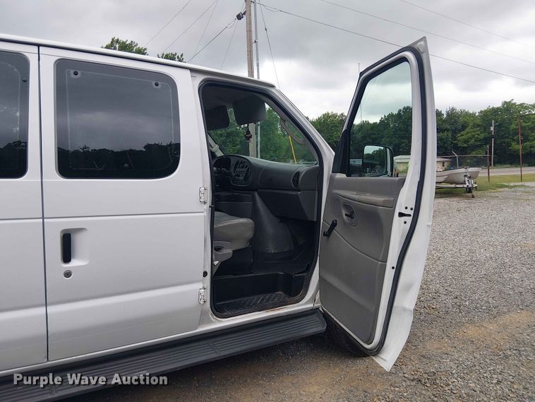 image for item EE1479 2007 Ford E350 van