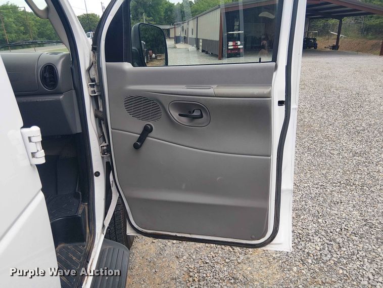 image for item EE1479 2007 Ford E350 van