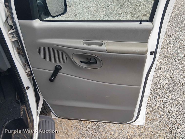 image for item EE1479 2007 Ford E350 van